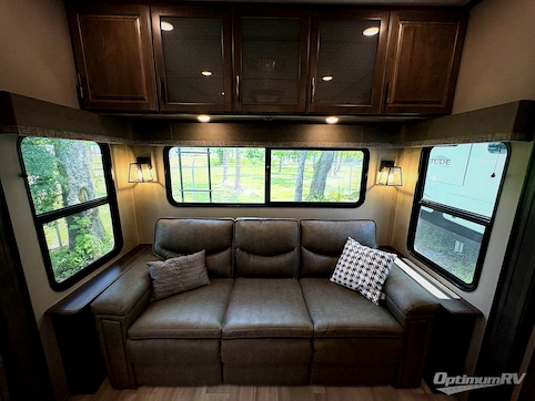 2022 Grand Design Solitude S-Class 2930RL RV Photo 3