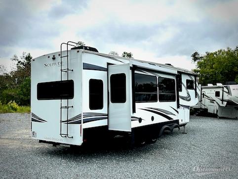 2022 Grand Design Solitude S-Class 2930RL RV Photo 4