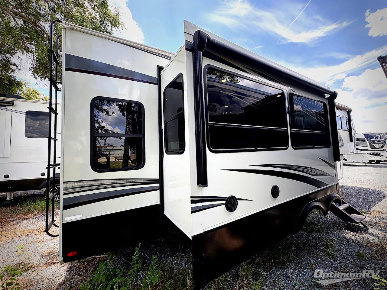 2022 Grand Design Solitude S-Class 2930RL Photo 2