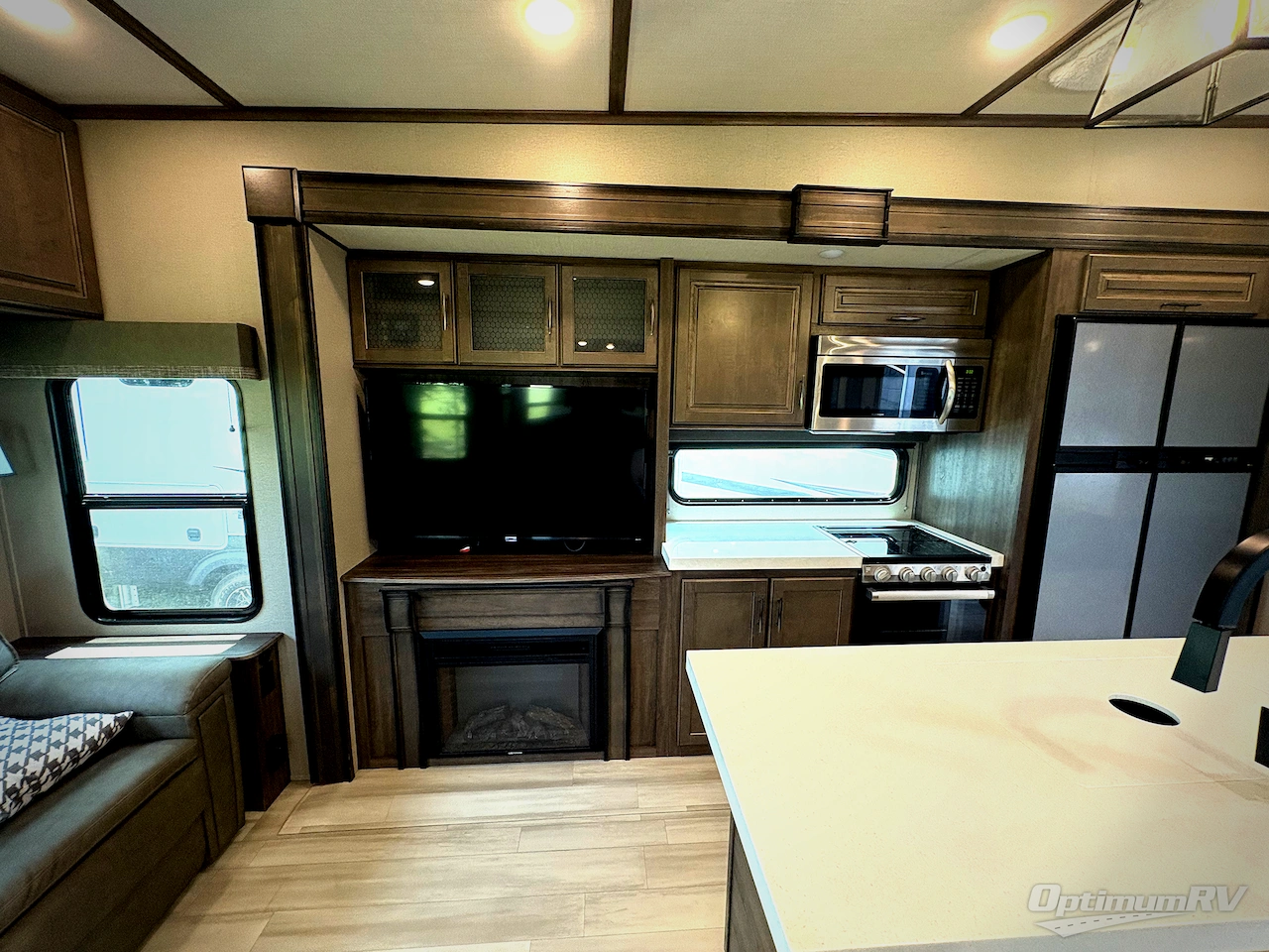2022 Grand Design Solitude S-Class 2930RL Photo 7