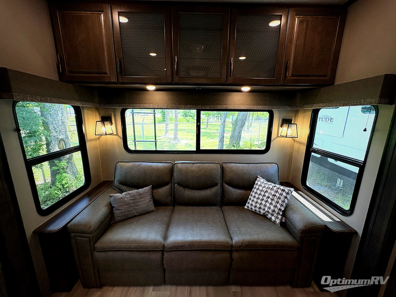 2022 Grand Design Solitude S-Class 2930RL Photo 9