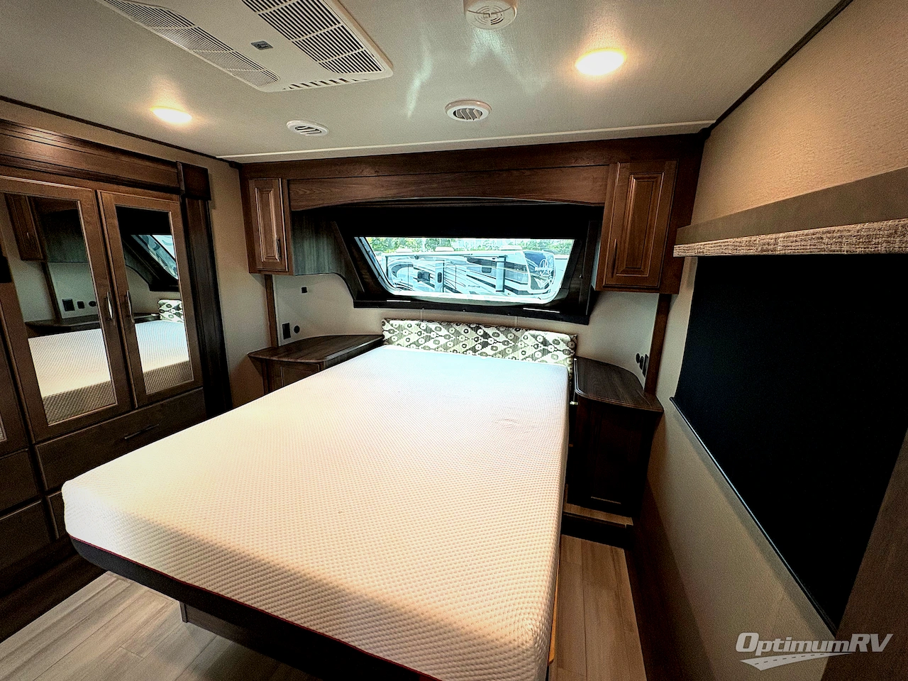 2022 Grand Design Solitude S-Class 2930RL Photo 14