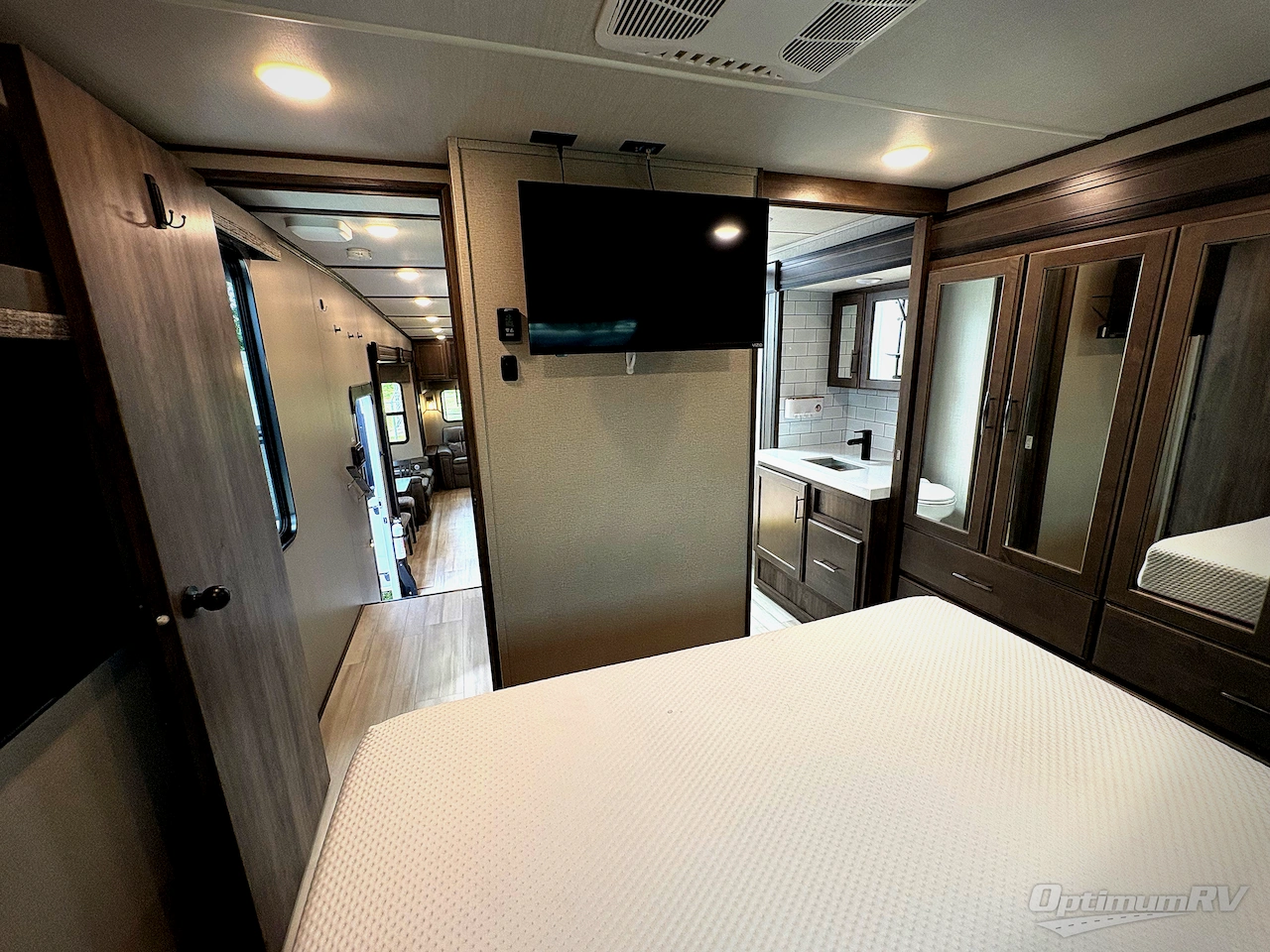2022 Grand Design Solitude S-Class 2930RL Photo 15