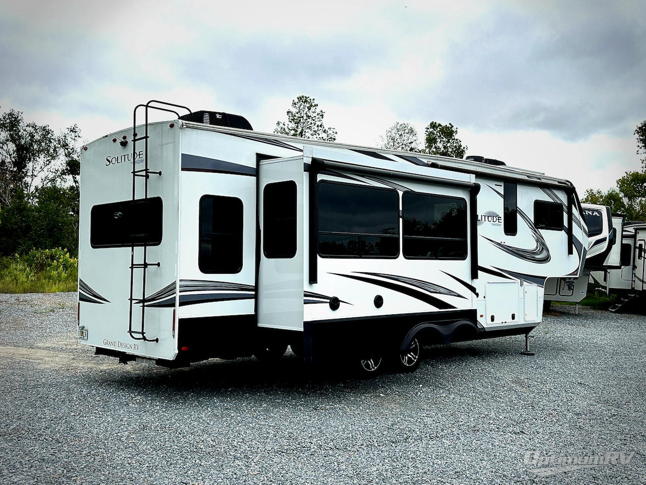 2022 Grand Design Solitude S-Class 2930RL Photo 17