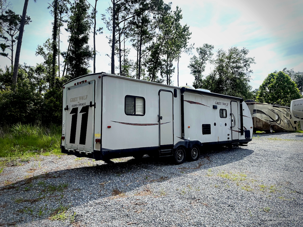 2017 Forest River Cherokee Grey Wolf 27RR Photo 2