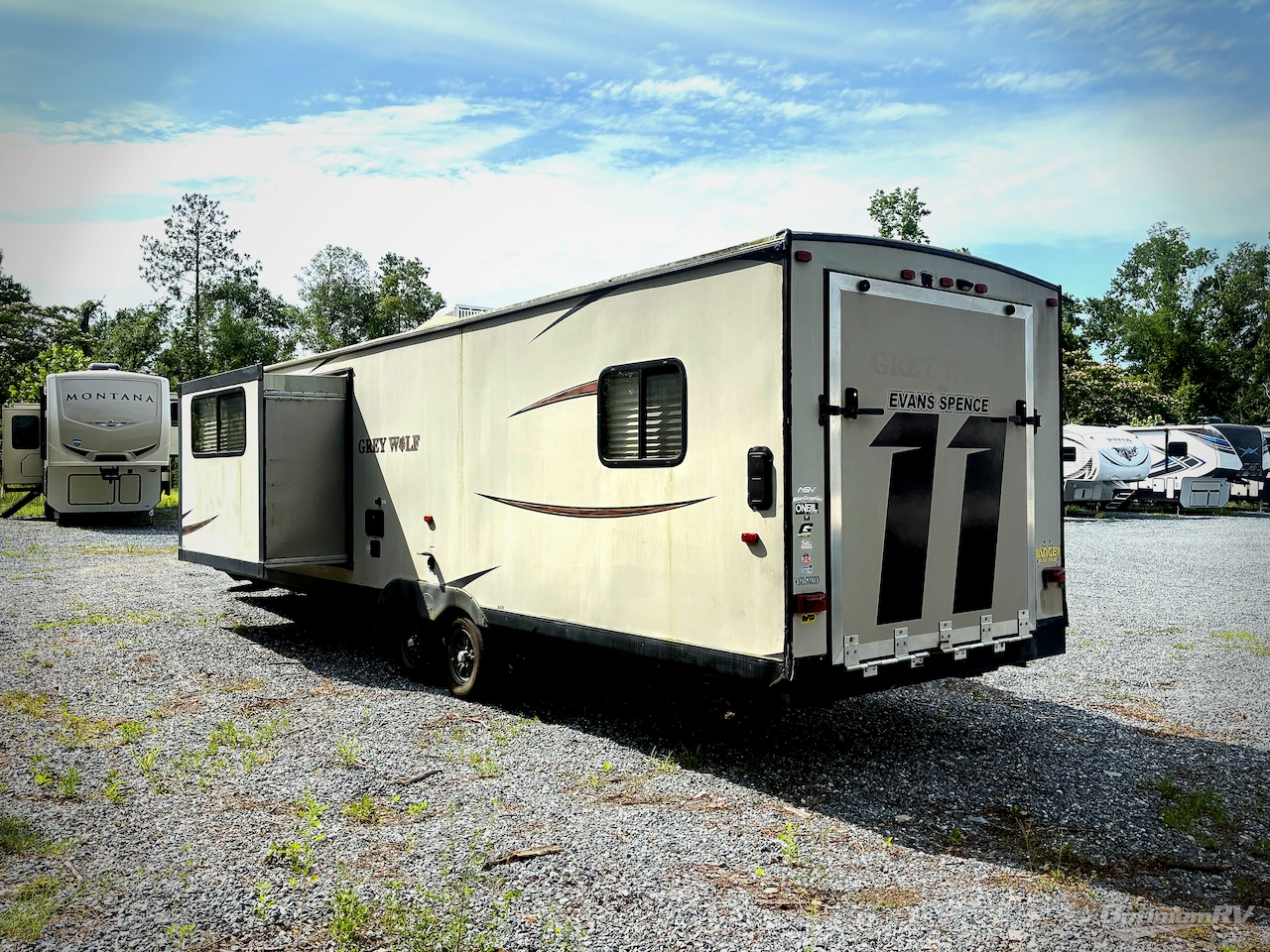 2017 Forest River Cherokee Grey Wolf 27RR Photo 3