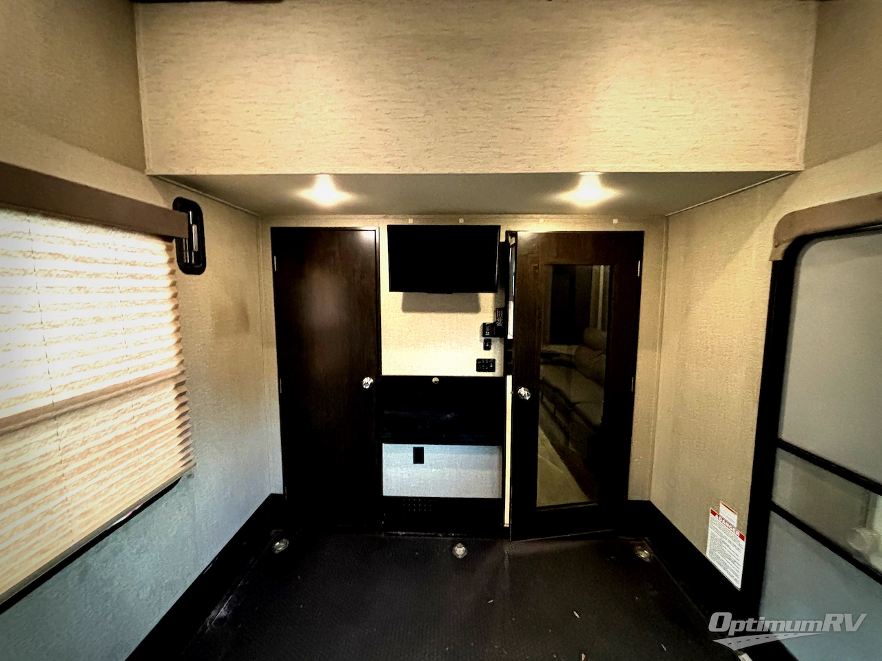 2019 Grand Design Momentum M-Class 351M Photo 16