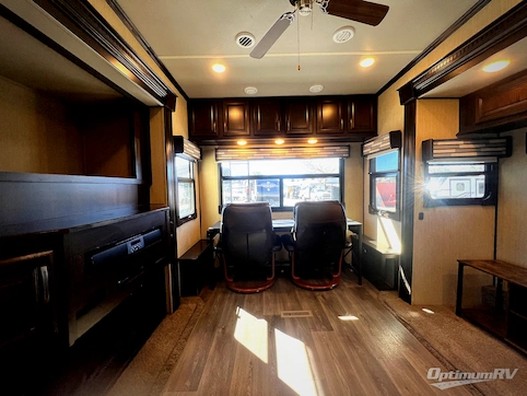 2018 Palomino Columbus F366RL RV Photo 2