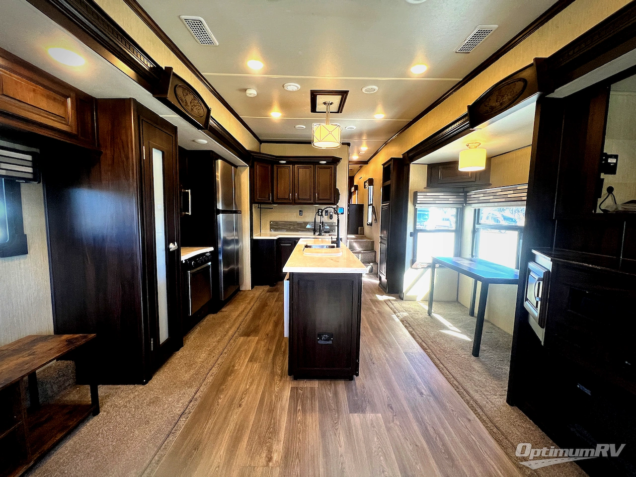 2018 Palomino Columbus F366RL Photo 6