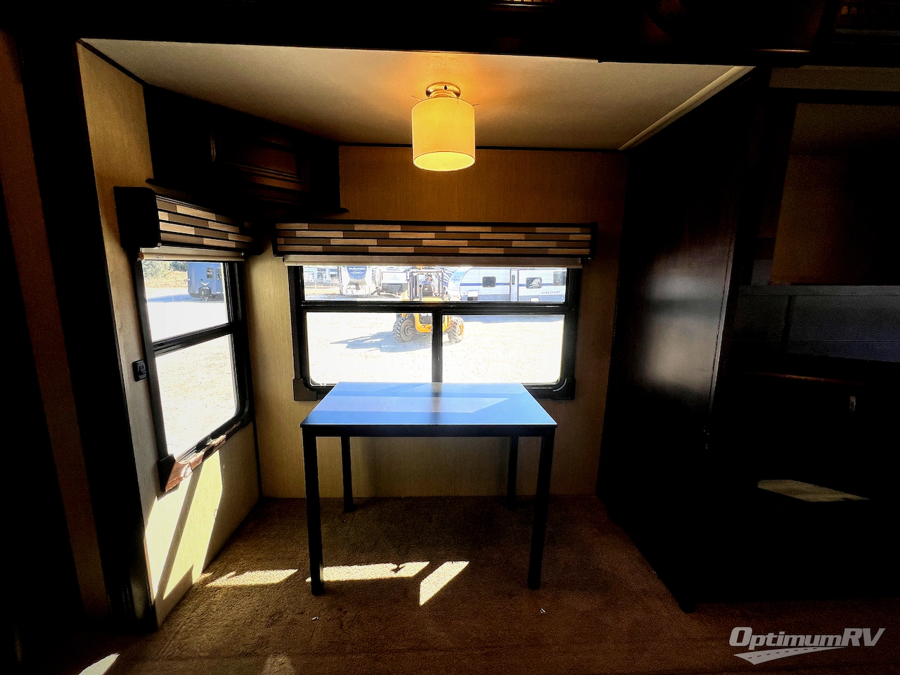 2018 Palomino Columbus F366RL Photo 11