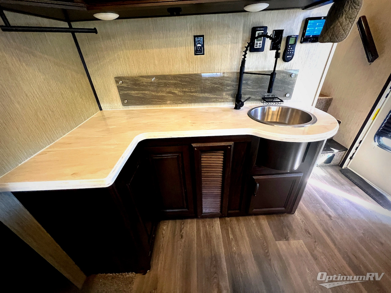 2018 Palomino Columbus F366RL Photo 13