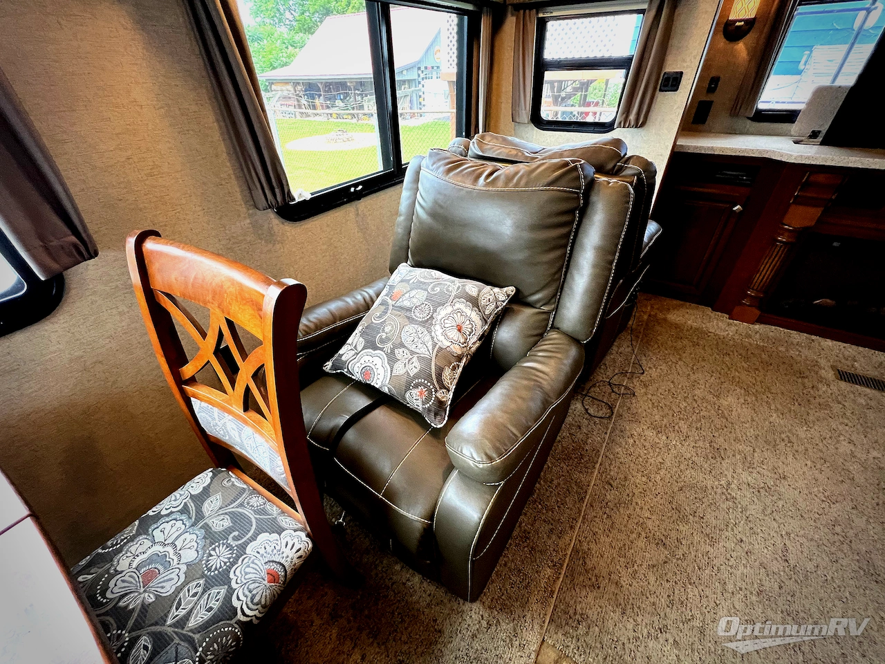 2017 Heartland Bighorn 3010RE Photo 6