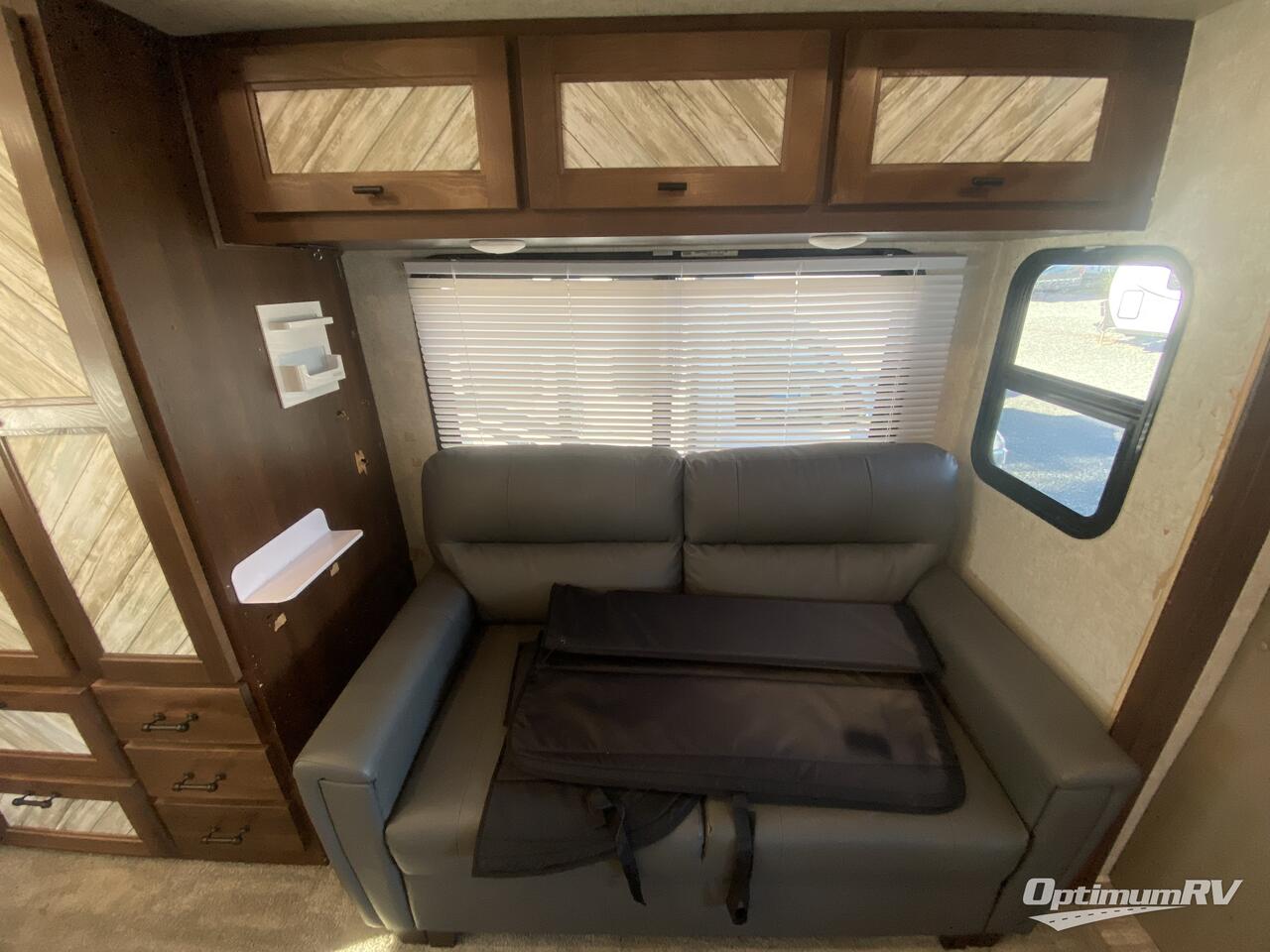 2019 Forest River Sunseeker MBS 2400S Photo 5