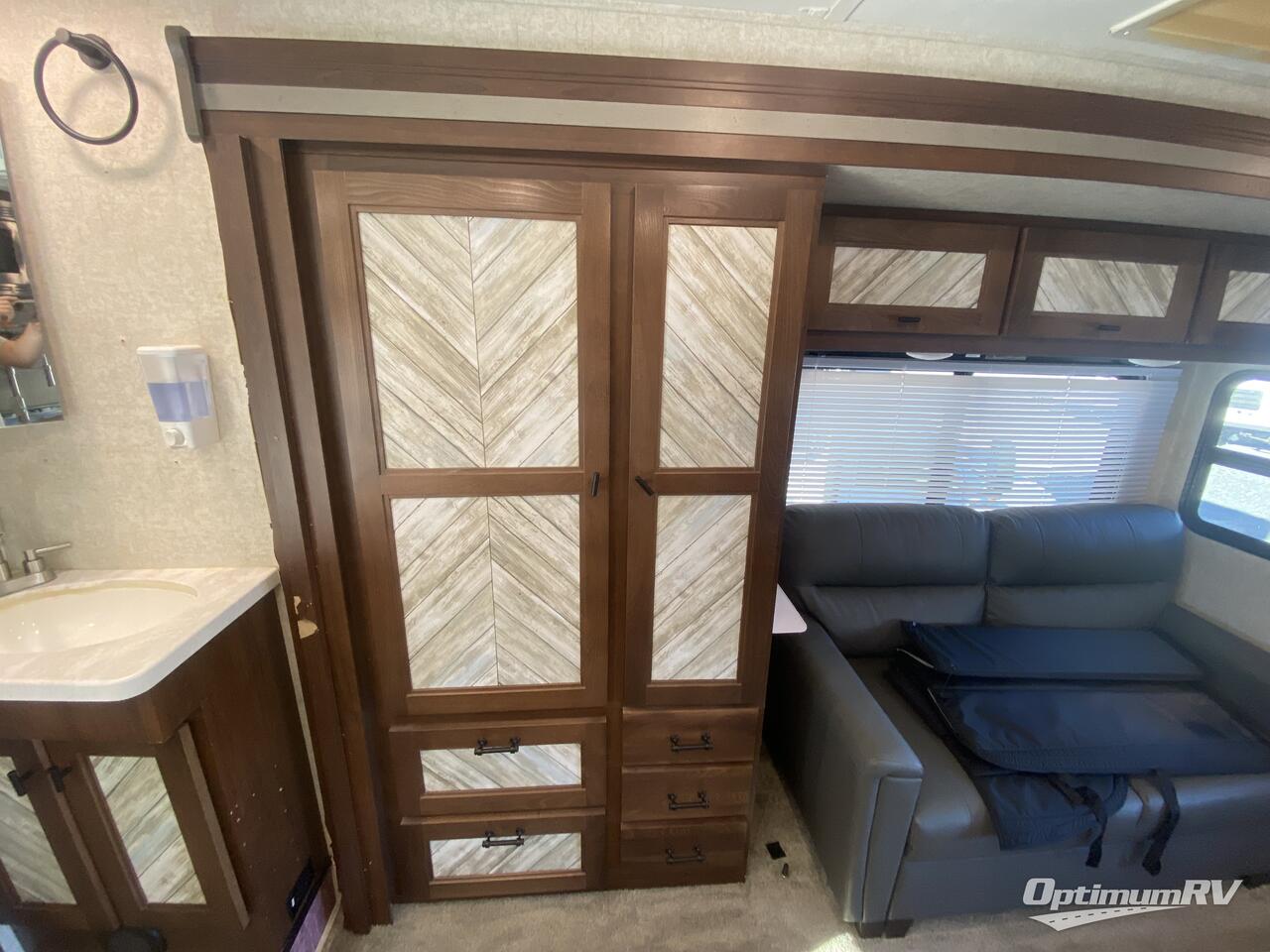 2019 Forest River Sunseeker MBS 2400S Photo 6