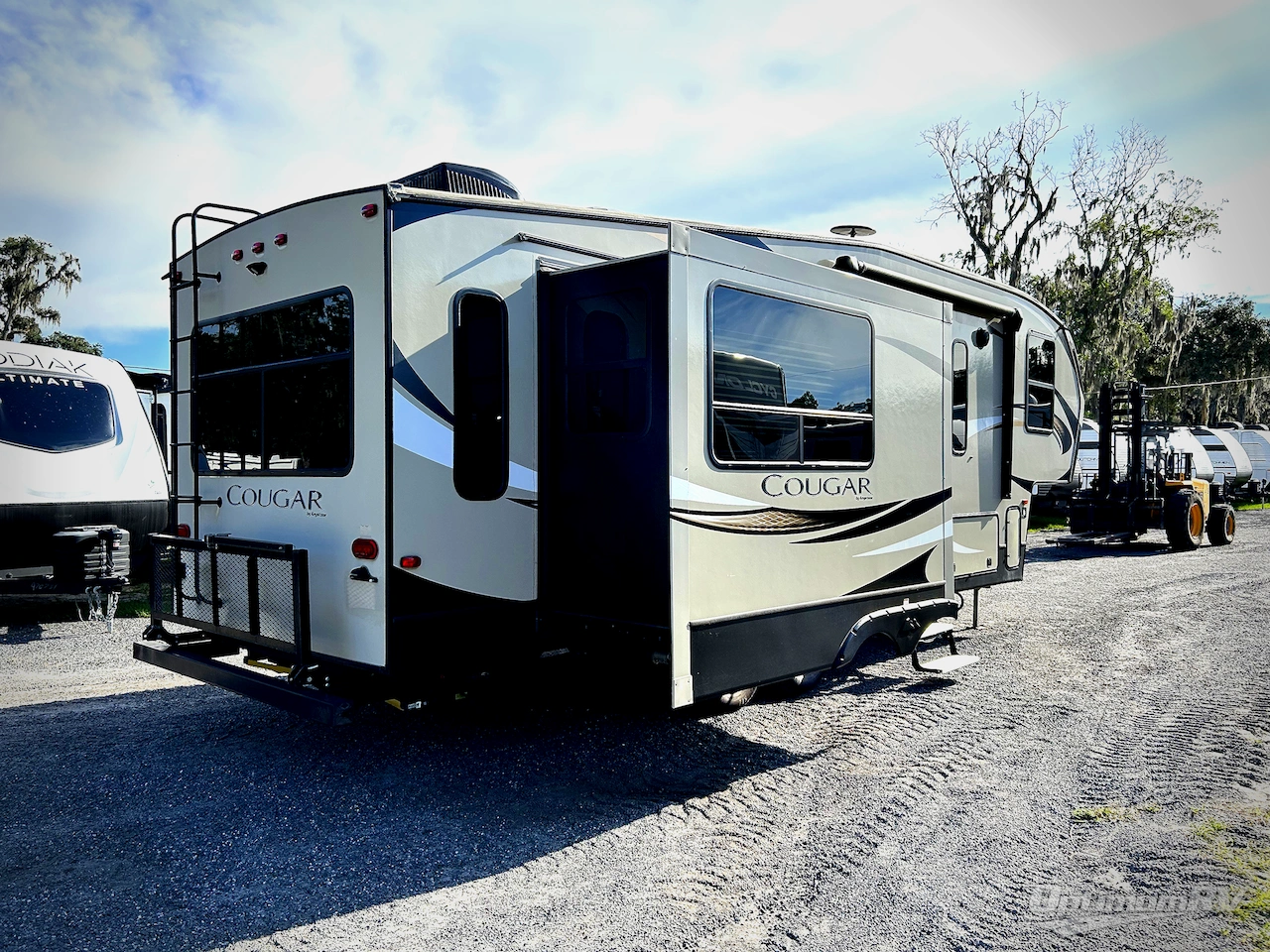 2018 Keystone Cougar Half-Ton Series 28SGS Photo 2