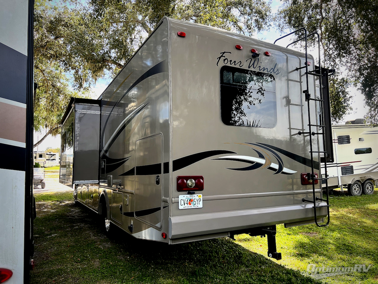 2015 Thor Four Winds Super C 35SK Photo 2