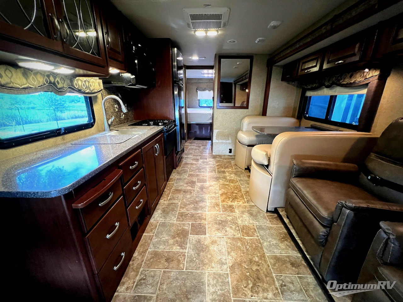 2015 Thor Four Winds Super C 35SK Photo 5
