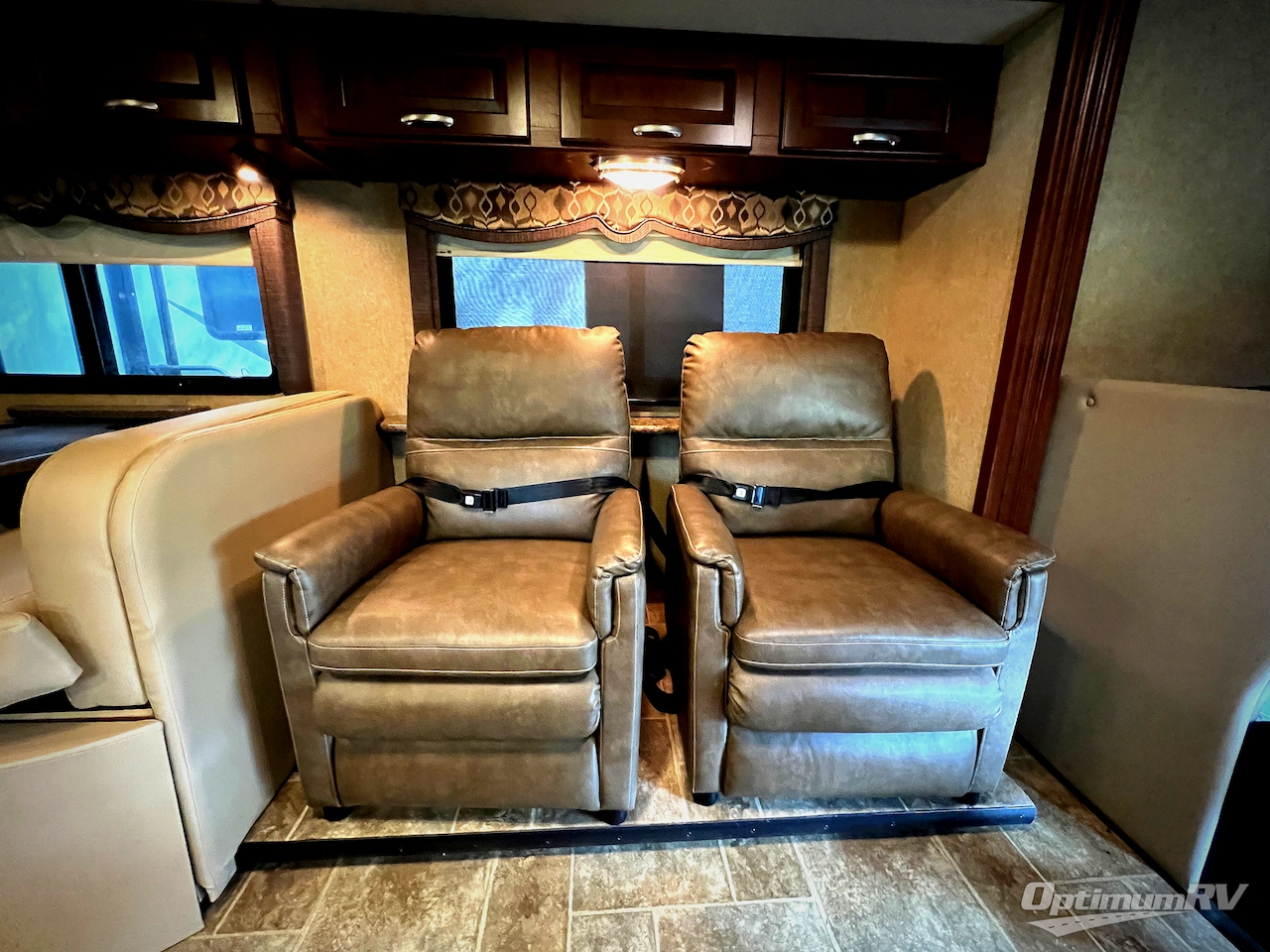 2015 Thor Four Winds Super C 35SK Photo 8