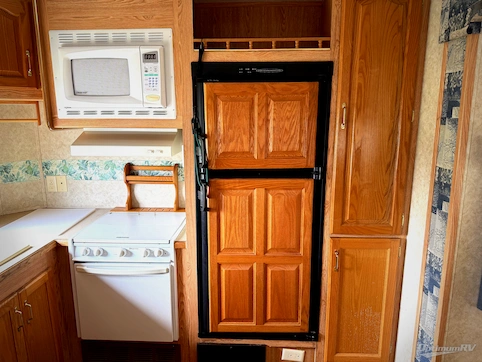 2005 Forest River Wildcat 26FBS RV Photo 3