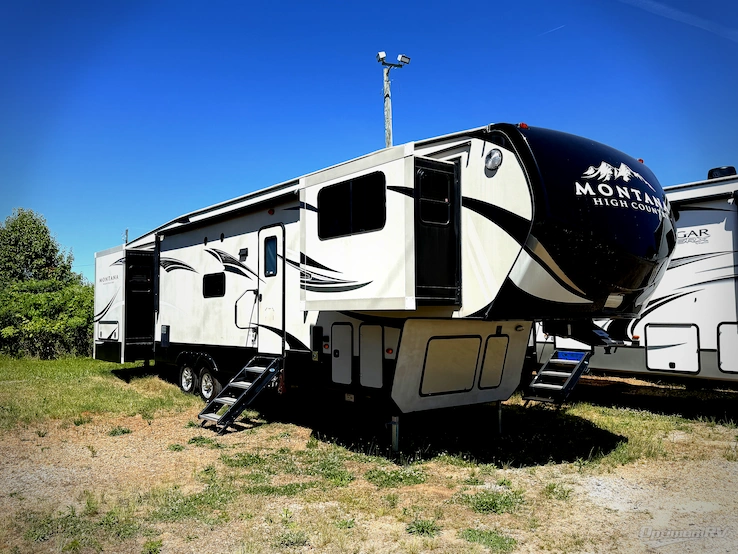 2016 Keystone Montana High Country 375FL RV Photo 1