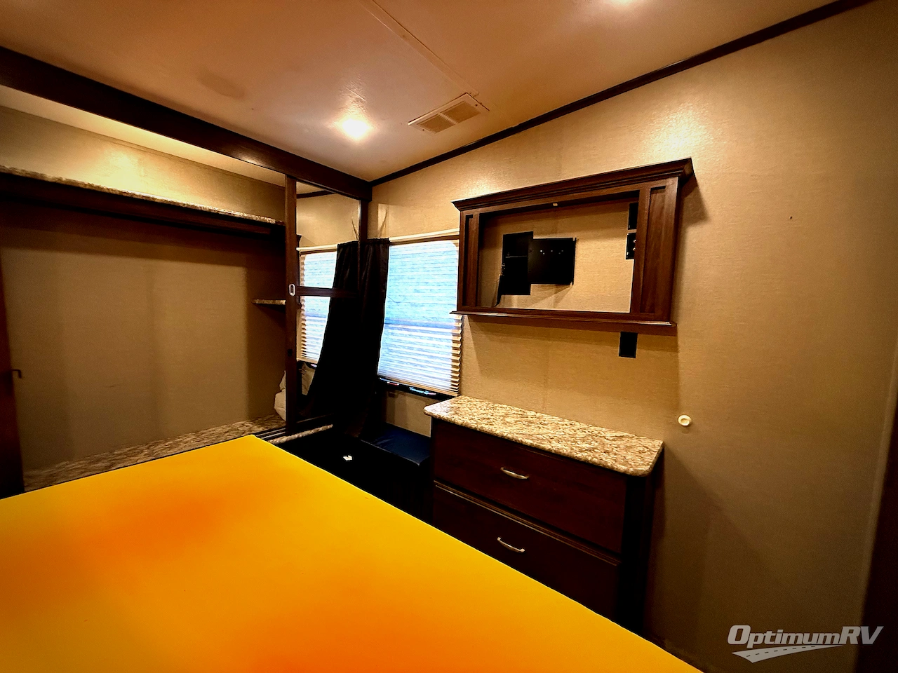 2016 Keystone Montana High Country 375FL Photo 26