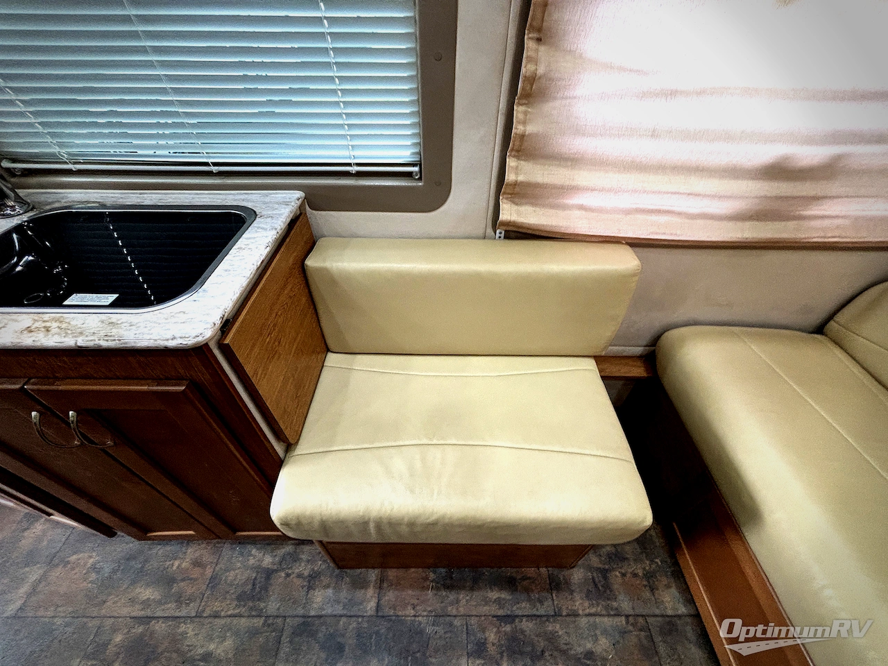 2012 Pleasure-Way Plateau RB Photo 19