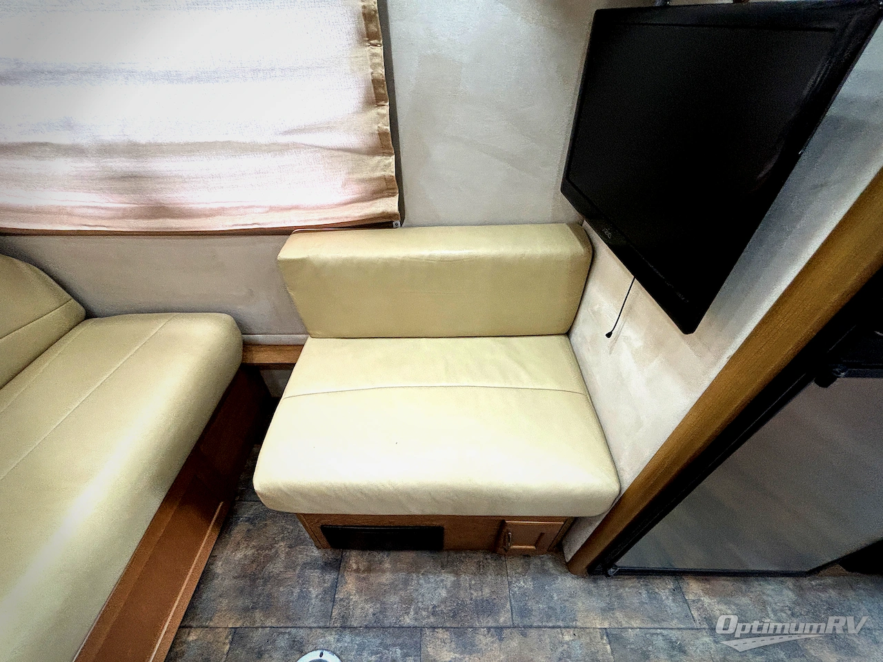 2012 Pleasure-Way Plateau RB Photo 20