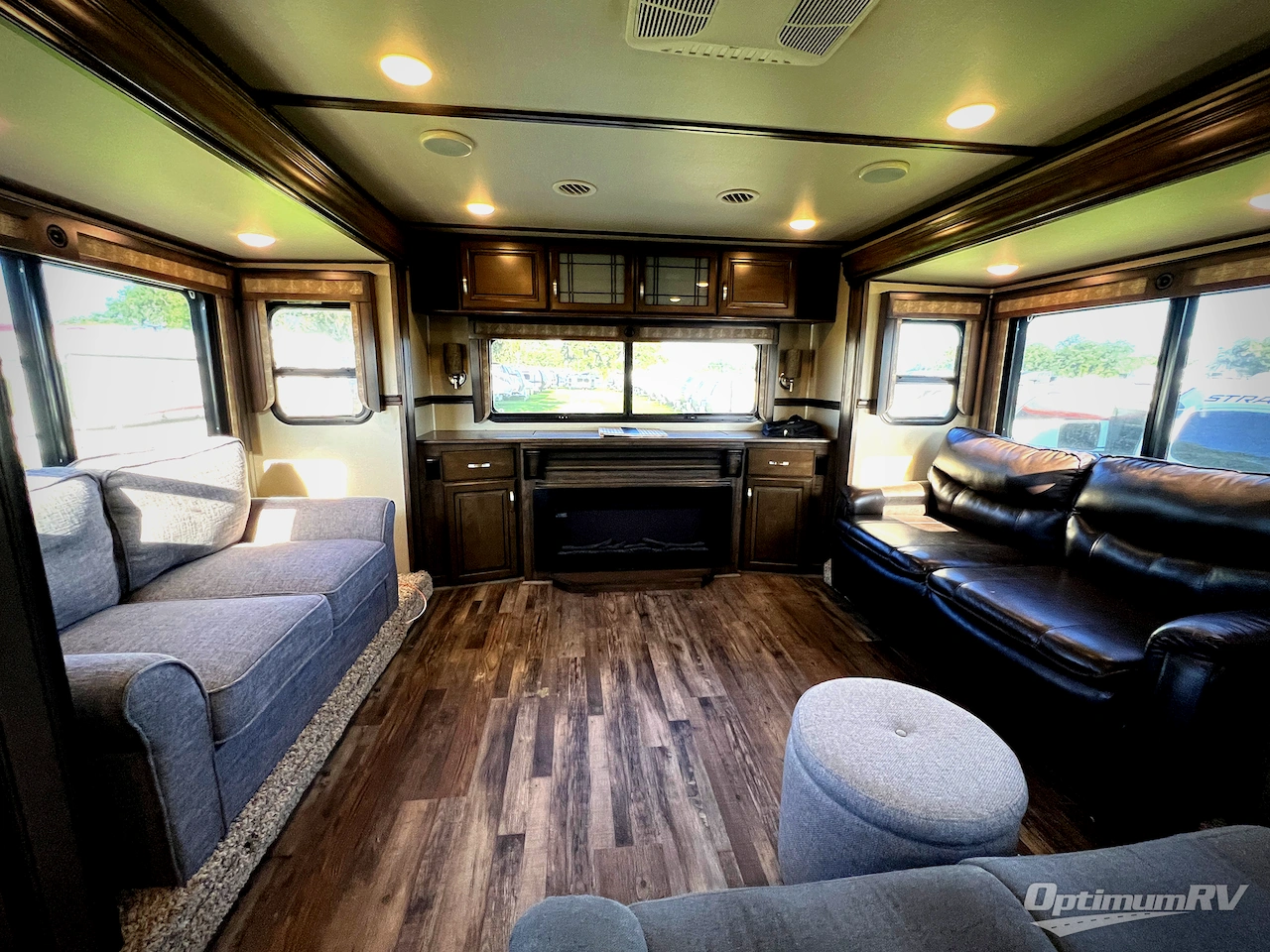 2018 Grand Design Solitude 375RES Photo 8
