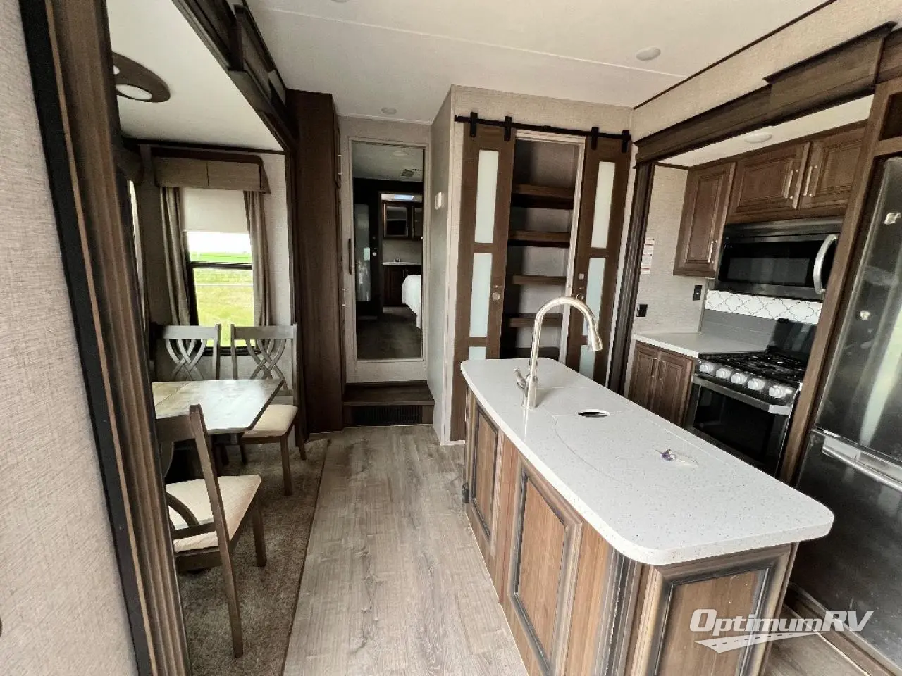 2019 Keystone Avalanche 383FL Photo 4