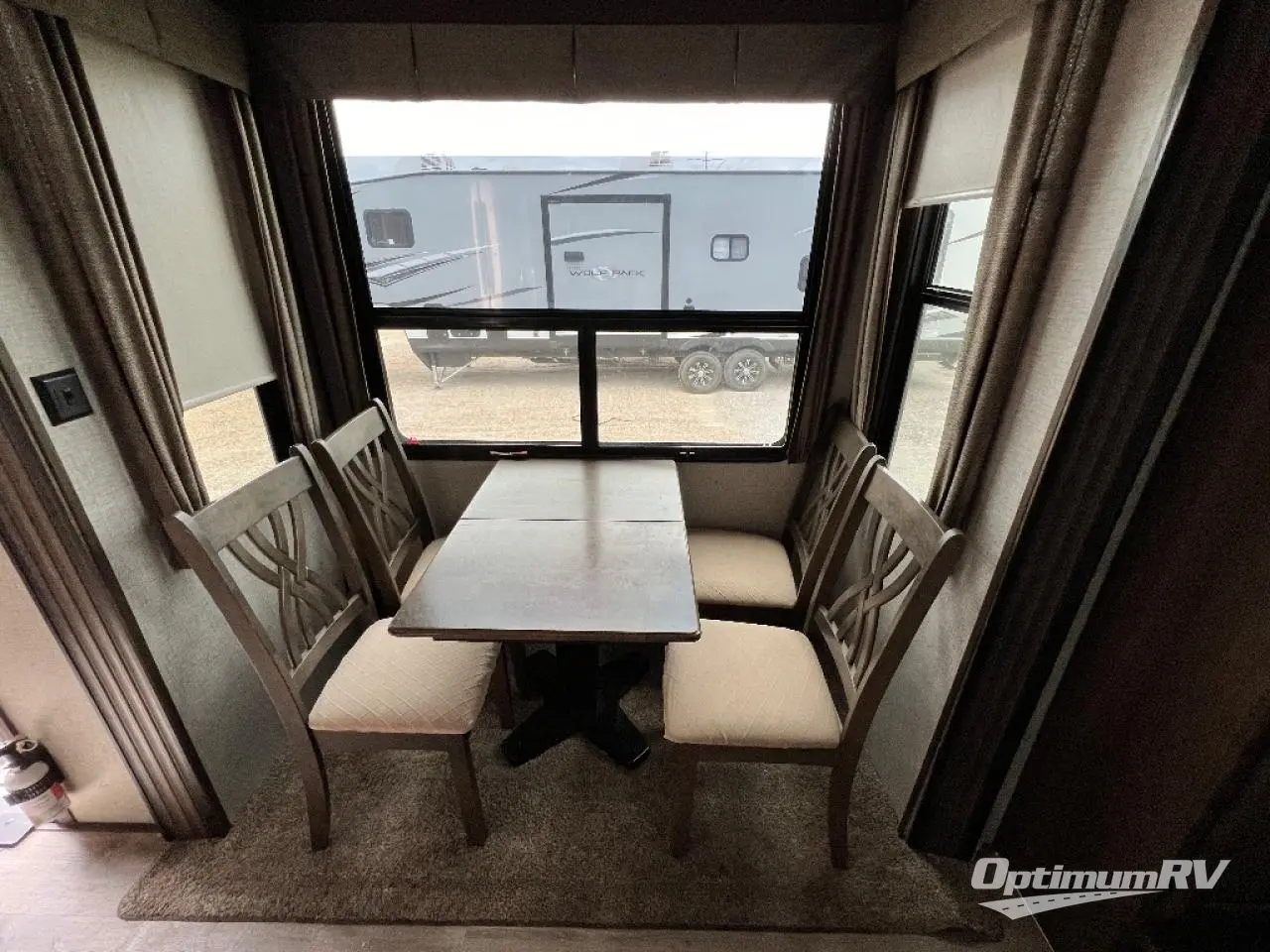 2019 Keystone Avalanche 383FL Photo 9