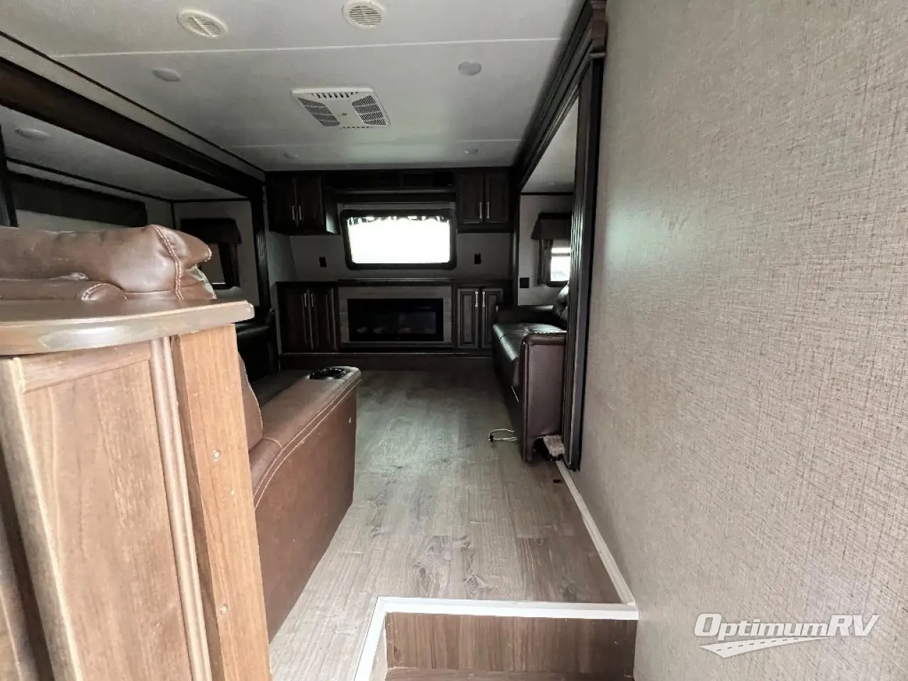 2019 Keystone Avalanche 383FL Photo 10