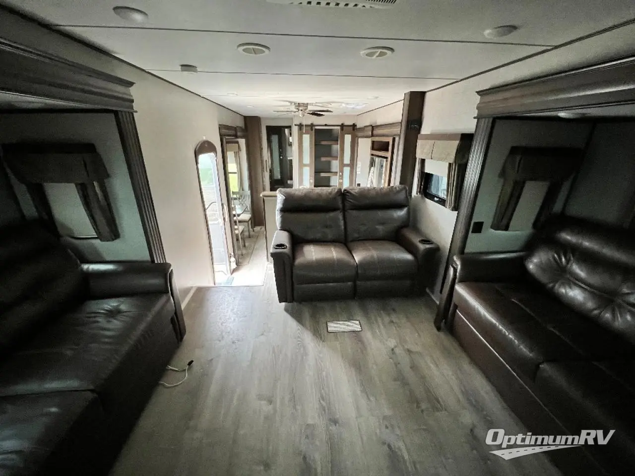 2019 Keystone Avalanche 383FL Photo 12