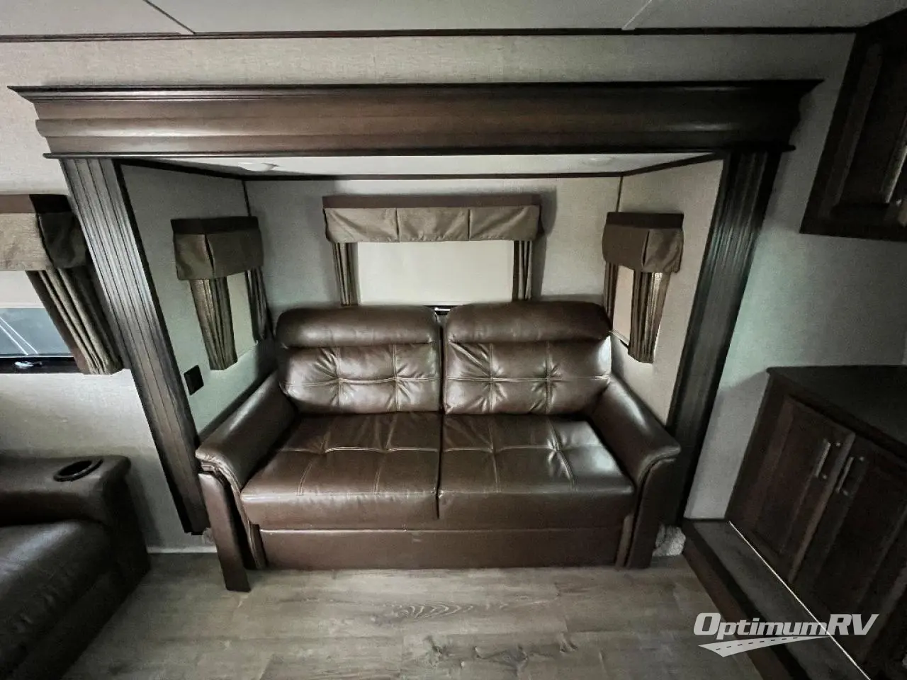 2019 Keystone Avalanche 383FL Photo 13