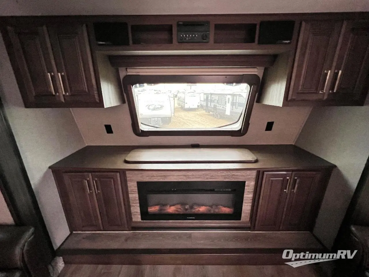 2019 Keystone Avalanche 383FL Photo 15
