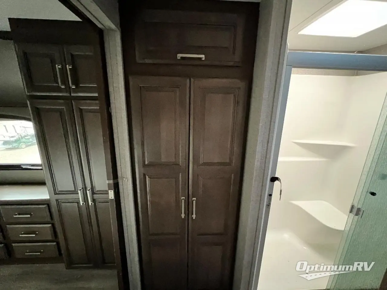 2019 Keystone Avalanche 383FL Photo 19