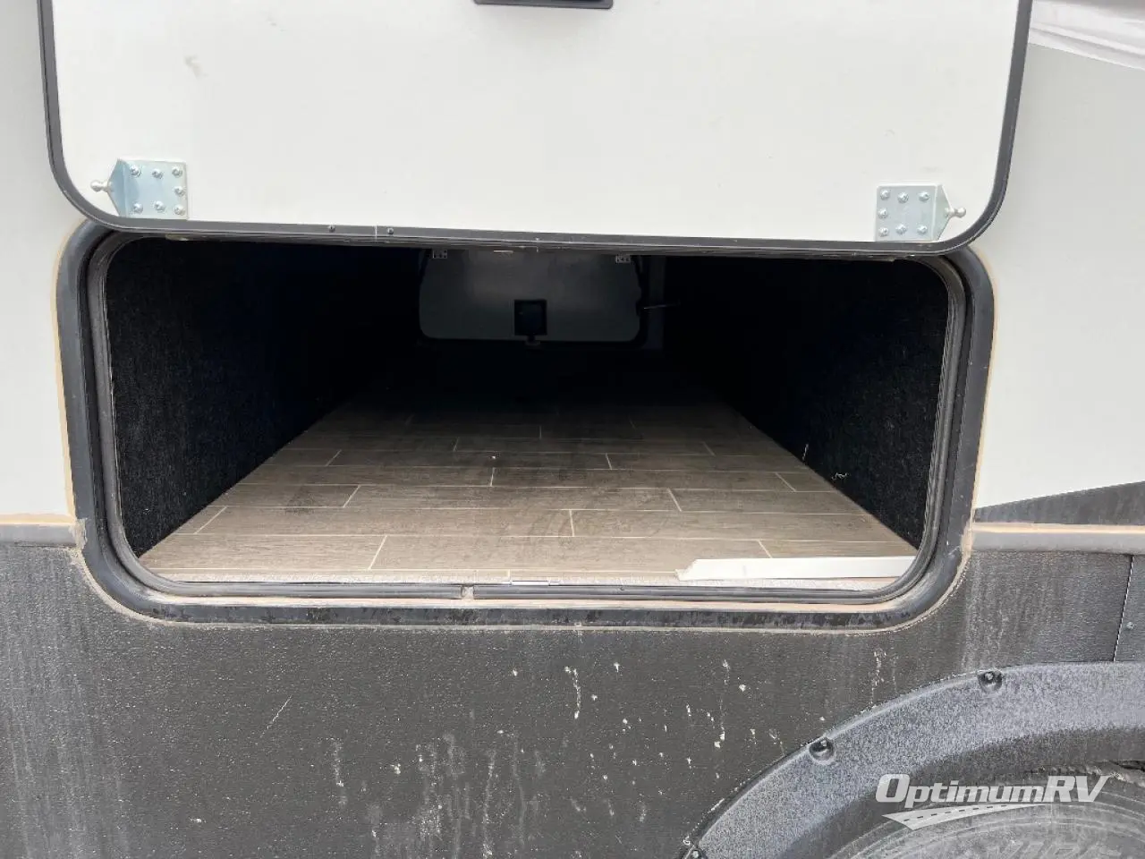 2019 Keystone Avalanche 383FL Photo 23