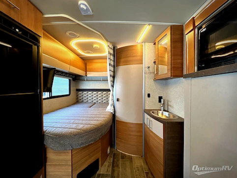 2019 Winnebago Navion 24J RV Photo 3