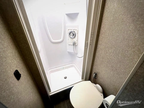 2019 Winnebago Navion 24J RV Photo 4