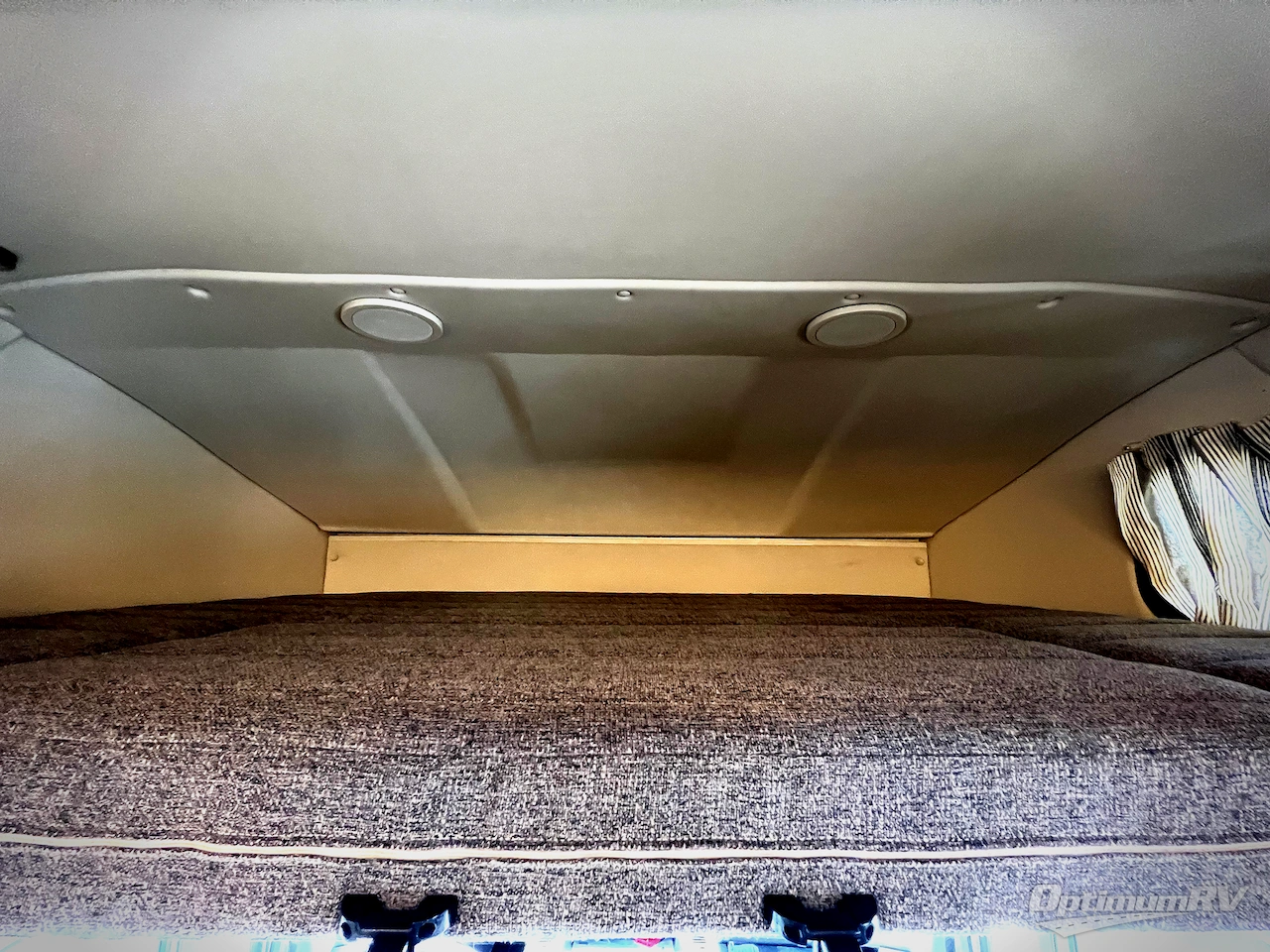 2019 Winnebago Navion 24J Photo 5