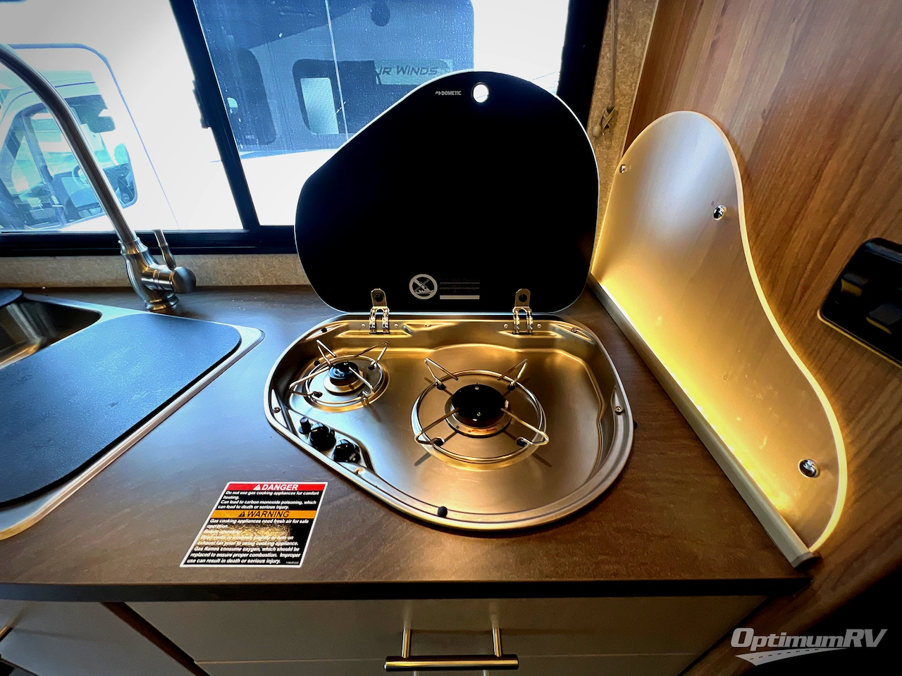 2019 Winnebago Navion 24J Photo 11