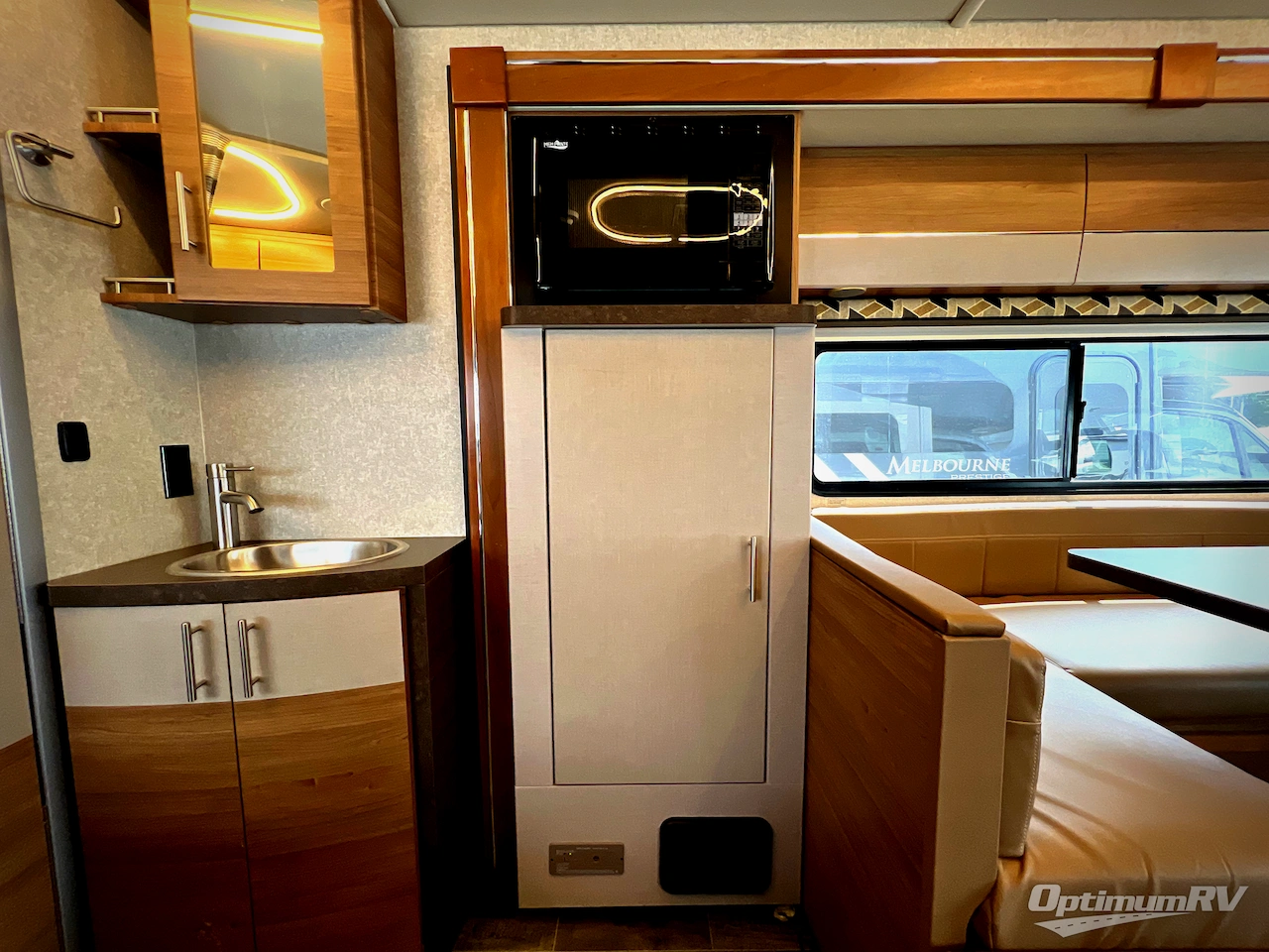 2019 Winnebago Navion 24J Photo 13