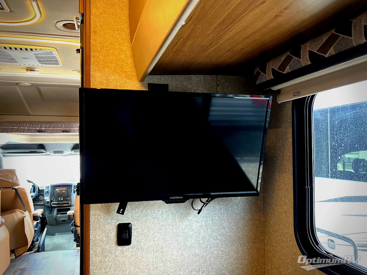 2019 Winnebago Navion 24J Photo 18