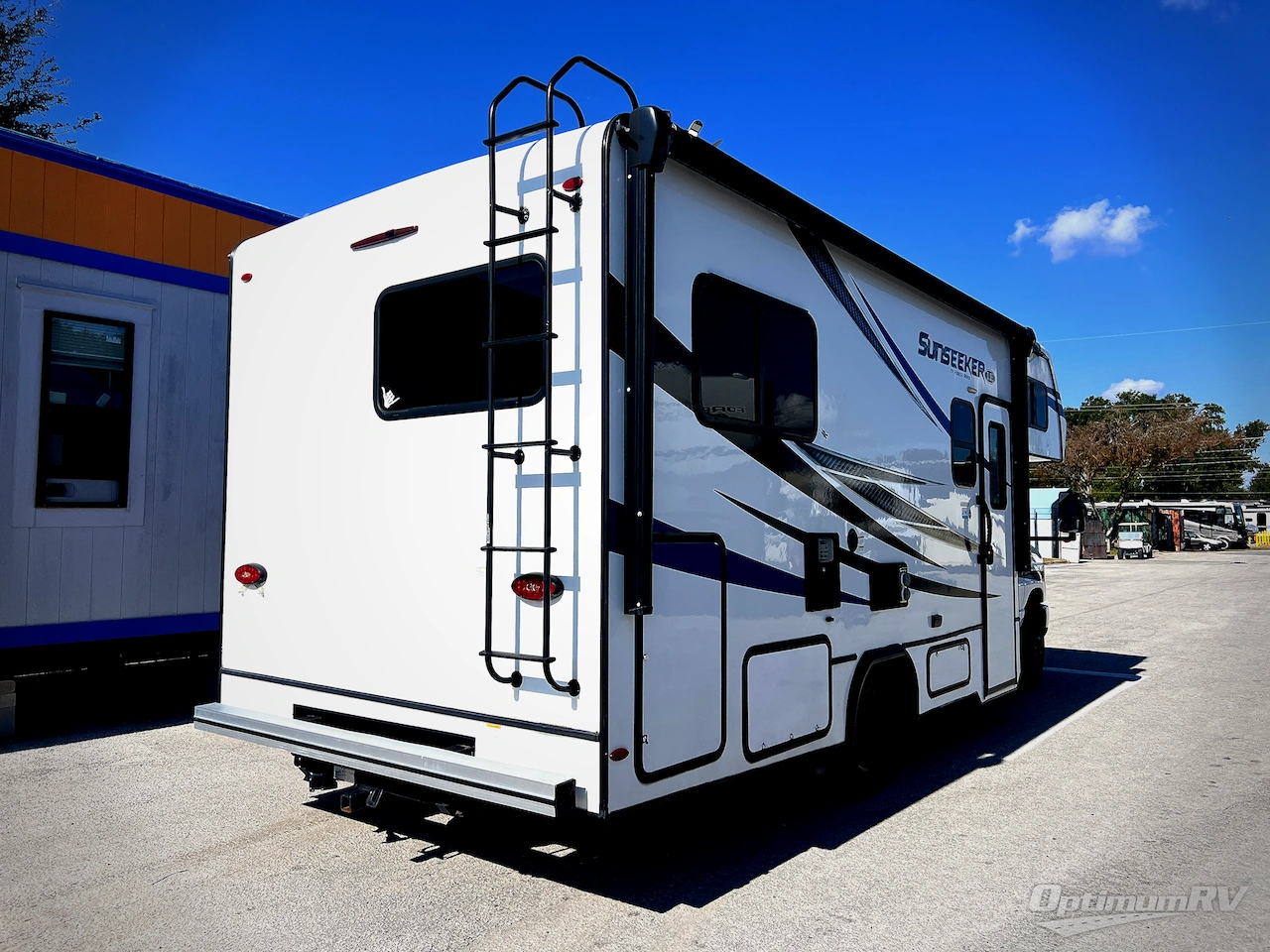 2021 Ford E-350 photo 2