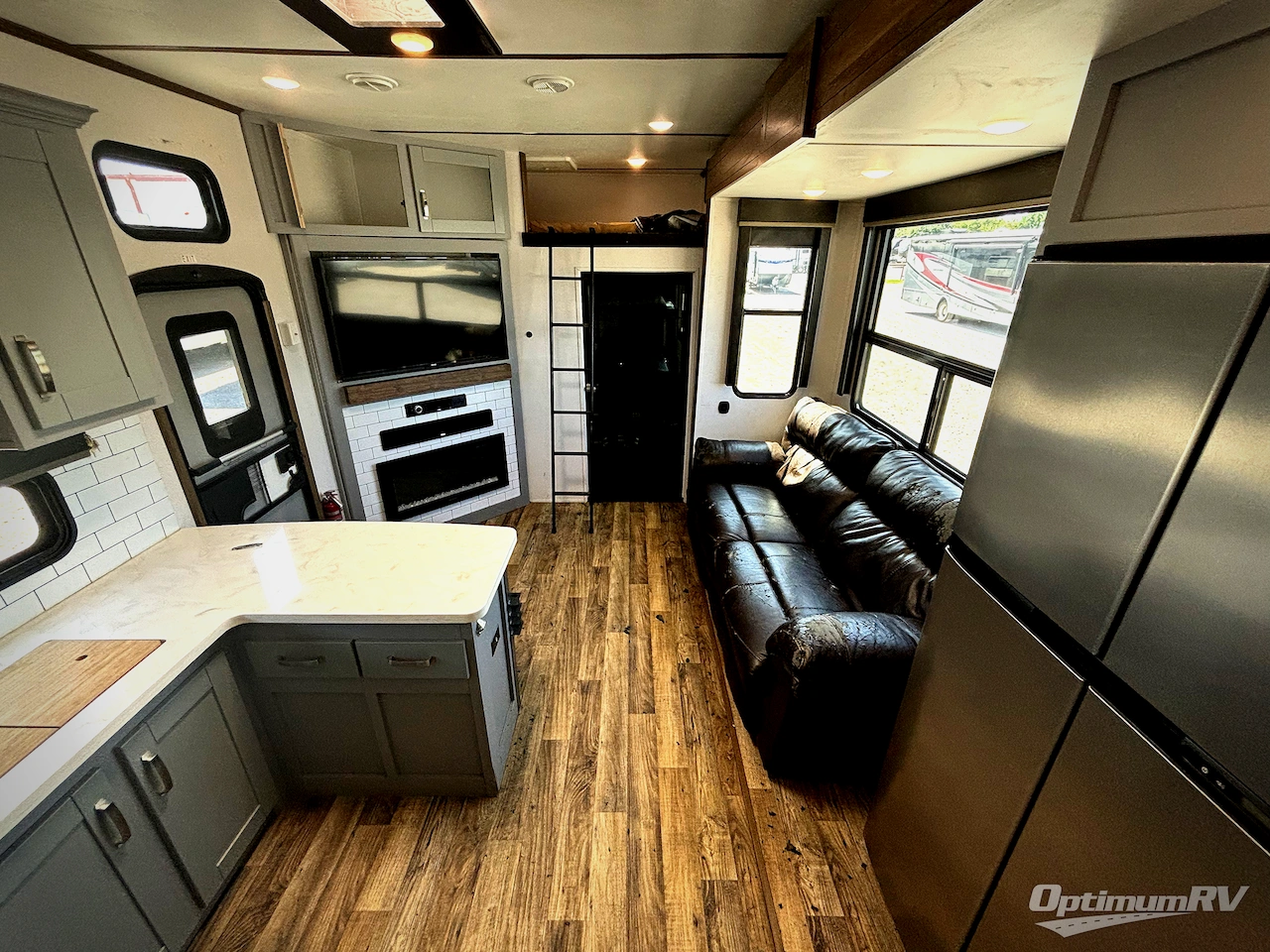 2019 Keystone Fuzion 369 Photo 4