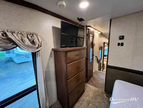 2015 Heartland Gateway 3300ML RV Photo 3