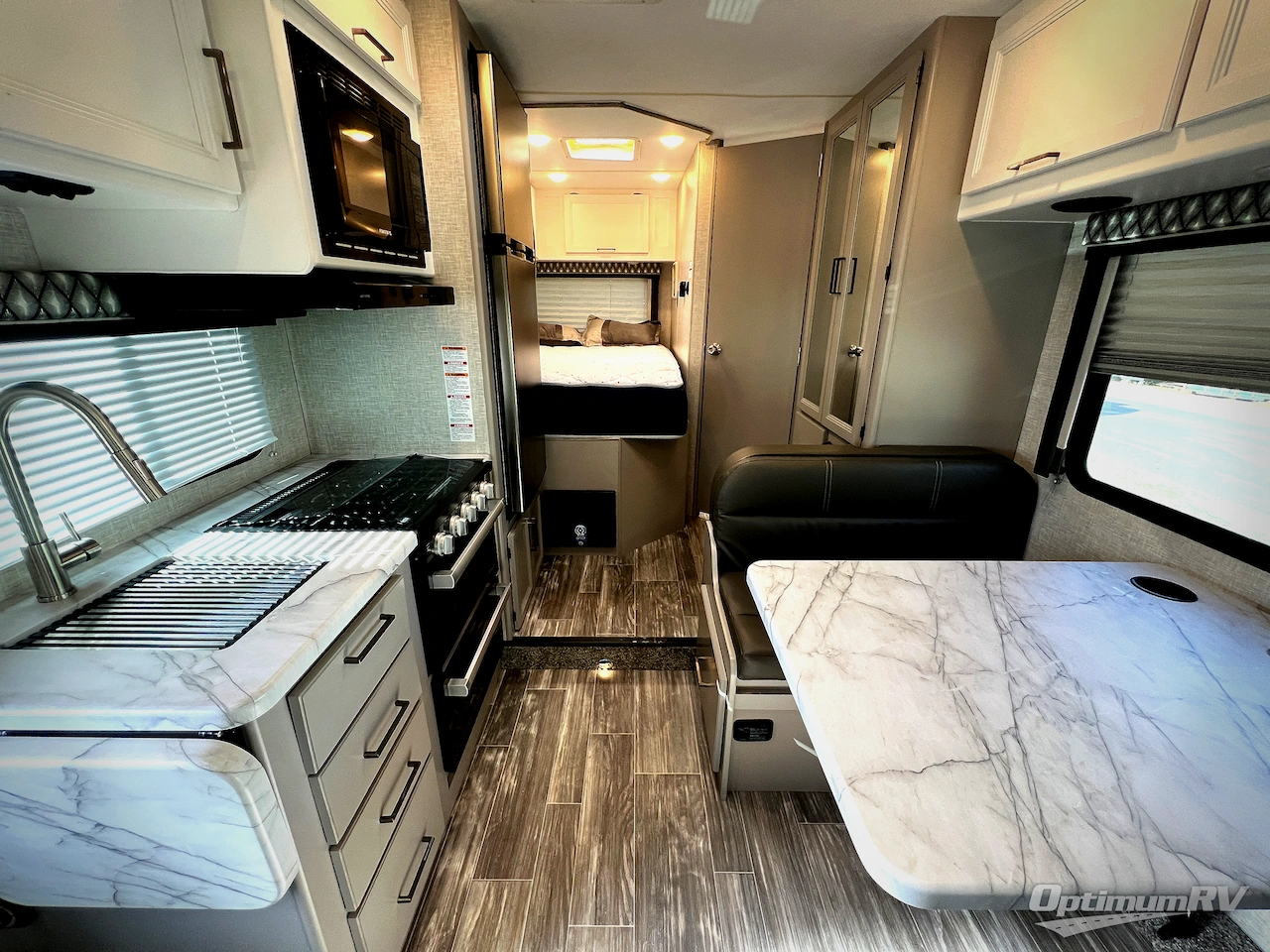 2024 Thor Geneva 22VT Chevy Photo 18