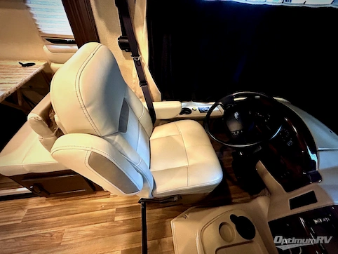 2018 Thor ACE 32.1 RV Photo 2