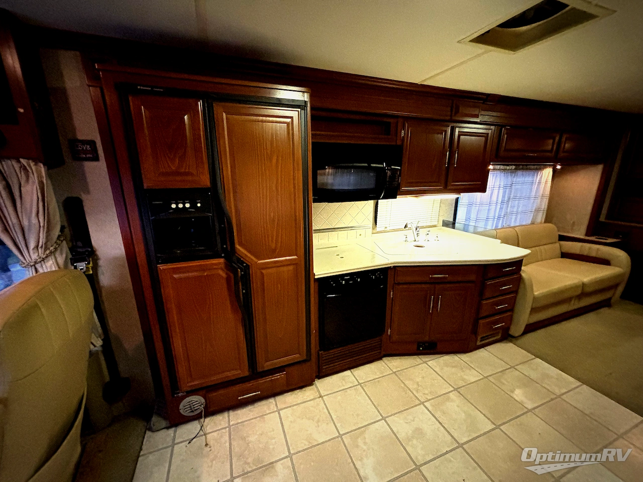 2008 Fleetwood Discovery 40X Photo 8