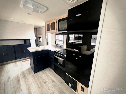 2025 Prime Time Avenger LE 28QBSLE RV Photo 2