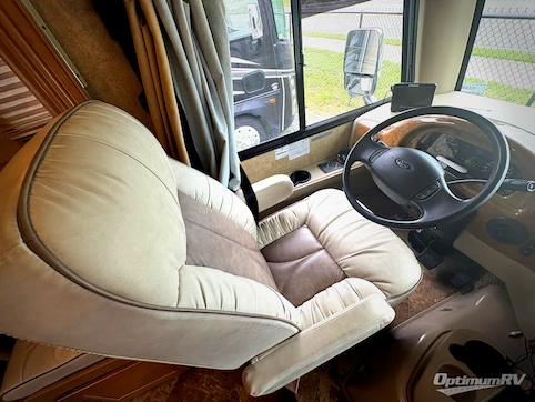 2016 Thor ACE 30.2 RV Photo 2